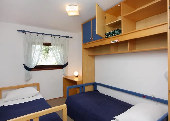 アパート With Parking Space Njivice, Krk - 2391 ニヴィーチェ