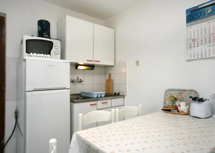 With Parking Space Njivice, Krk - 2391 Апартаменты Нивице