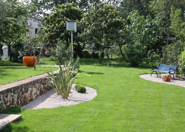 Апартаменты With Parking Space Njivice, Krk - 2391