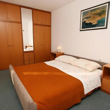 Appartement With Parking Space Njivice, Krk - 2391