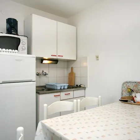 With Parking Space Njivice, Krk - 2391 Appartement Njivice